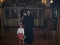 Духовник и малка лазарка в храма